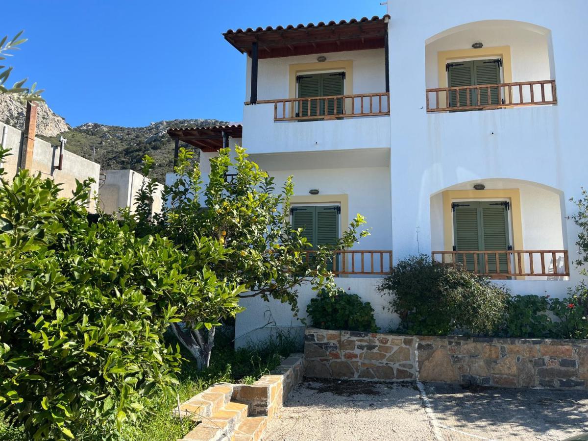 Pella In Istron Apartment Exterior photo
