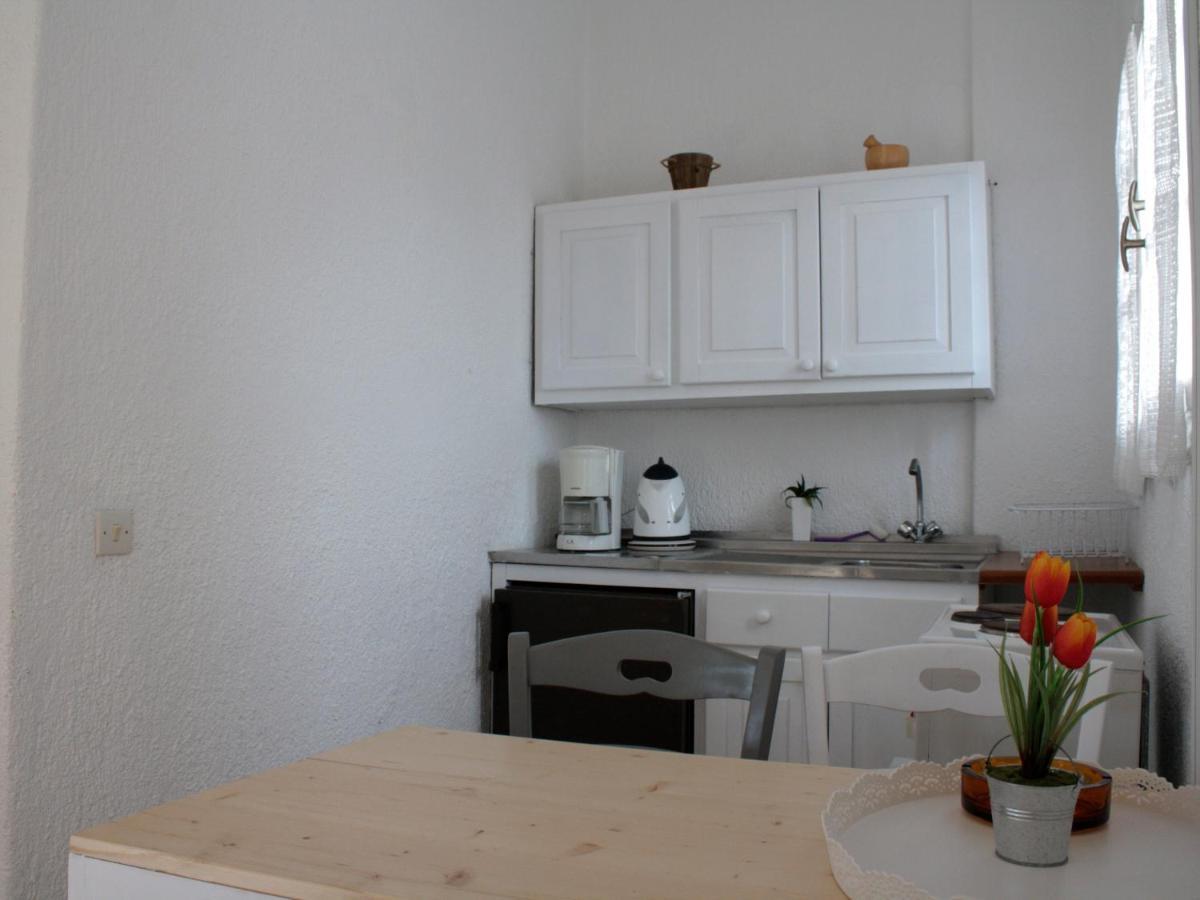 Pella In Istron Apartment Exterior photo